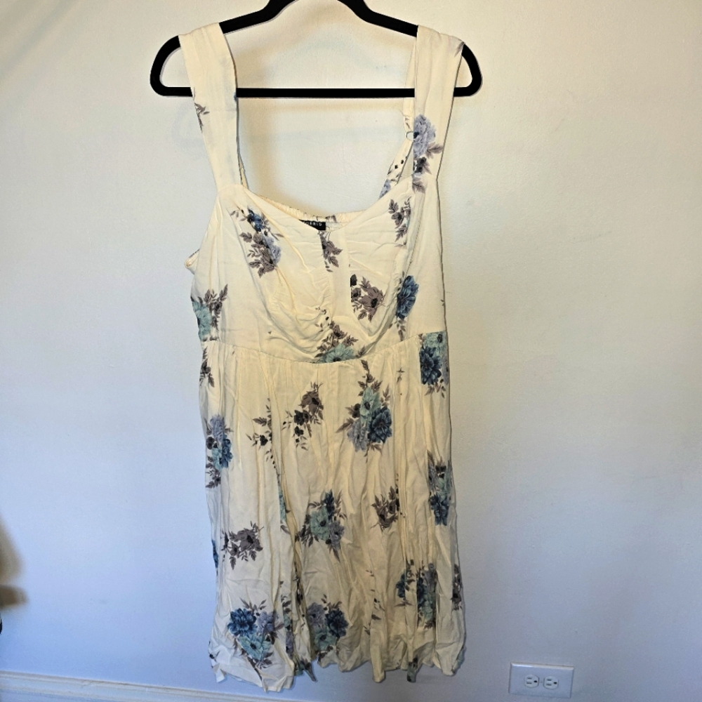 Torrid Cream Floral Dress, Size 2X